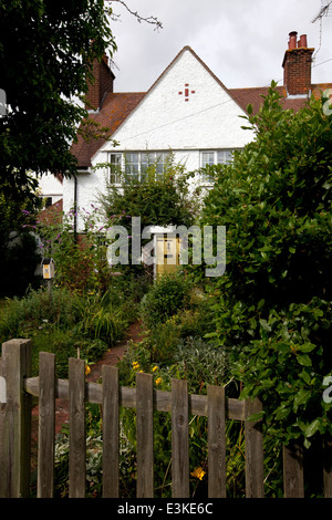 Arts And Crafts Periode Häuser in Letchworth, die weltweit erste Gartenstadt entworfen von Ebenezer Howard, Letchworth, UK Stockfoto