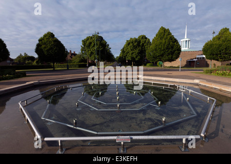 Details die Broadway-Gärten und Brunnen in der Mitte von Letchworth Garden City, Hertfordshire, UK Stockfoto