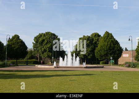 Details die Broadway-Gärten und Brunnen in der Mitte von Letchworth Garden City, Hertfordshire, UK Stockfoto