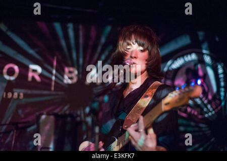 CARDIFF, VEREINIGTES KÖNIGREICH. 23. Juni 2014. Cate Le Bon führt bei Clwb Ifor Bach als Teil der Melodie Cool Charity Spendenaktion. Bildnachweis: Polly Thomas / Alamy Live News Stockfoto