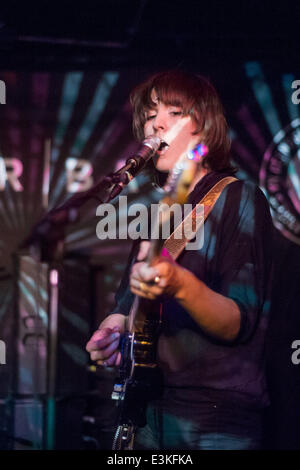 CARDIFF, VEREINIGTES KÖNIGREICH. 23. Juni 2014. Cate Le Bon führt bei Clwb Ifor Bach als Teil der Melodie Cool Charity Spendenaktion. Bildnachweis: Polly Thomas / Alamy Live News Stockfoto