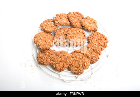 knusprigen Hafer-Cookies/Kekse auf einem runden Kühlregal (3 von 16) Stockfoto