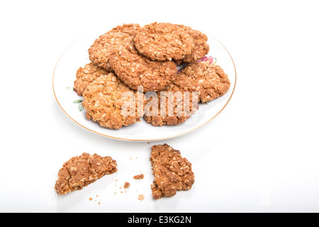knusprigen Hafer-Cookies/Kekse auf einem weißen Teller auf einem hellen Hintergrund (14 von 16) Stockfoto