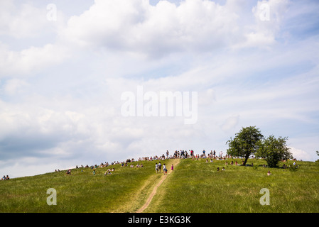 Menschen auf Primrose Hill an einem sonnigen Tag, London, England, UK Stockfoto