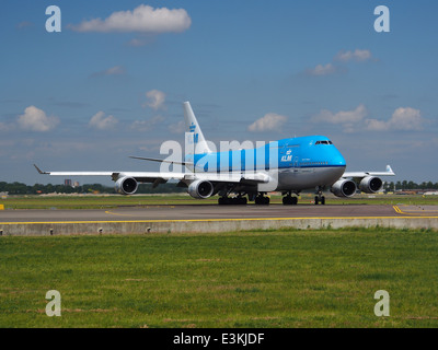 PH-BFC KLM Royal Dutch Airlines Boeing 747-406(M) Rollen auf dem Flughafen Schiphol (AMS - EHAM), die Niederlande, Mai 18. 2014, Bild 1 Stockfoto