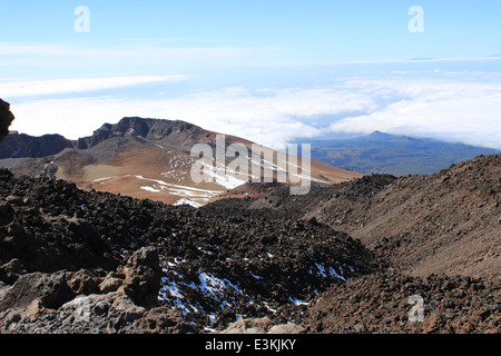 Tiefblicke von El Teide auf angrenzenden Pico Viejo Vulkan auf der spanischen Kanareninsel Teneriffa Stockfoto