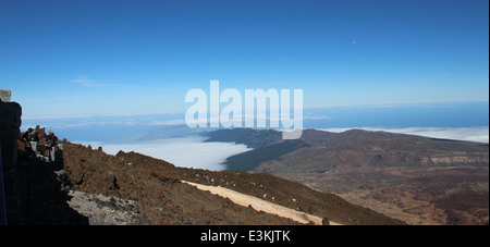 Panoramablick von der Seilbahn-Station der Vulkan El Teide, höchster Gipfel auf der spanischen Kanareninsel Teneriffa Stockfoto