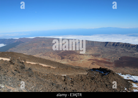 Panoramablick von der Seilbahn-Station der Vulkan El Teide, höchster Gipfel auf der spanischen Kanareninsel Teneriffa Stockfoto