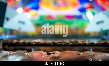 Münze-Wasserfall-Arcade-Spiel. Stockfoto