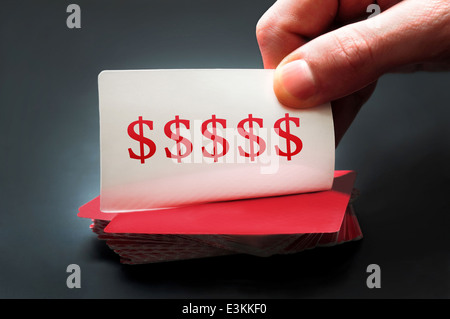 Dollarzeichen Karte am schwarzen Tisch Stockfoto