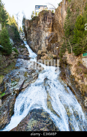 Wasserfall in Ski Resort Stadt Bad Gastein, Österreich, Land Salzburg Stockfoto