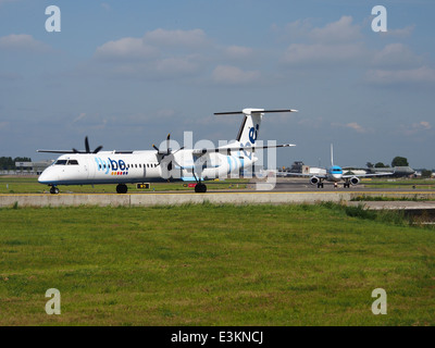 G-JEDW Flybe De Havilland Canada DHC-8-402Q Dash 8 Rollen auf dem Flughafen Schiphol (AMS - EHAM), Niederlande, 18. Mai 2014, Bild 1 Stockfoto