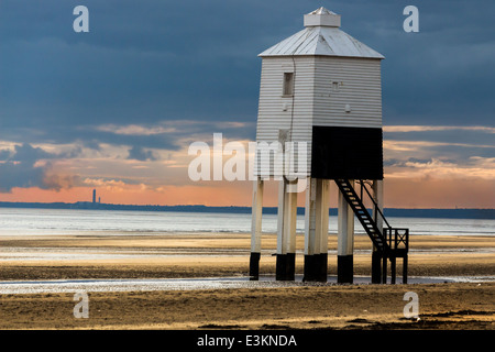 Burnham-On-Sea Leuchtturm bei Sonnenuntergang. Stockfoto