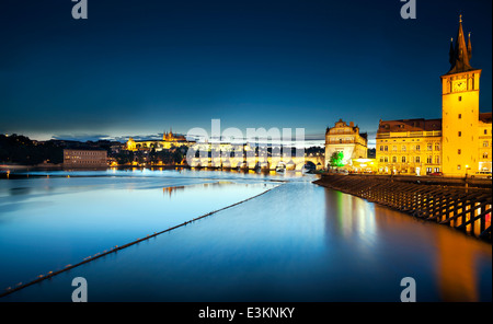 Karlsbrücke bei Nacht, Prag, Tschechische Republik Stockfoto