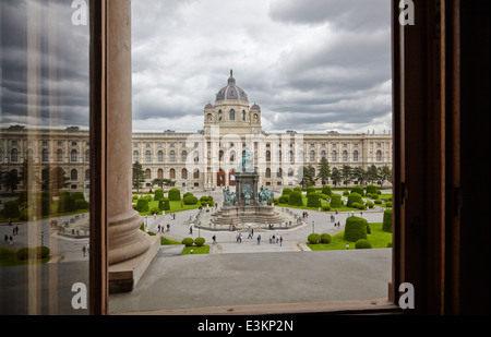 Kunsthistorische Museum Wien (Museum für Kunstgeschichte Wien) aus dem Fenster des Naturhistorsches Museums Wien NHM gesehen Stockfoto