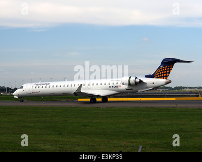 D-ACNJ Canadair CL-600-2 D 24 Regional Jet CRJ-900LR Eurowings Rollen auf dem Flughafen Schiphol (AMS - EHAM), die Niederlande, 18. Mai 2014, Pic-3 Stockfoto