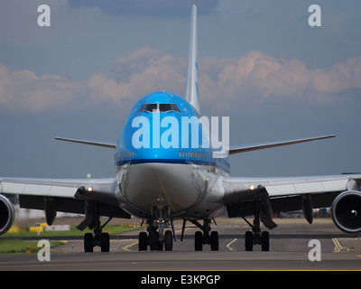 PH-BFG Boeing 747-406 KLM Royal Dutch Airlines Rollen auf dem Flughafen Schiphol (AMS - EHAM), die Niederlande, Mai 18. 2014, Bild 1 Stockfoto