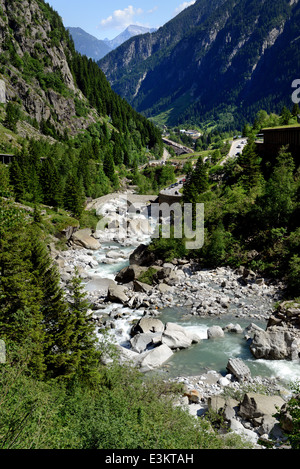 Haderlisbrucke Brücke über die Reuss in der Nähe von Wassen, Schöllenenschlucht, Schweiz den Gotthardpass oder St. Gotthard Pass Stockfoto