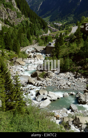 Haderlisbrucke Brücke über die Reuss in der Nähe von Wassen, Schöllenenschlucht, Schweiz den Gotthardpass oder St. Gotthard Pass Stockfoto