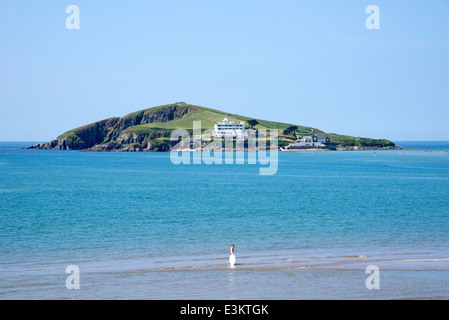 Größe Strand mit Blick in Richtung Burgh Island und Bigbury am Meer South Devon England UK For Sale in 2014 Stockfoto