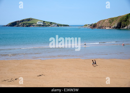 Größe Strand mit Blick in Richtung Burgh Island und Bigbury am Meer South Devon England UK For Sale in 2014 Stockfoto