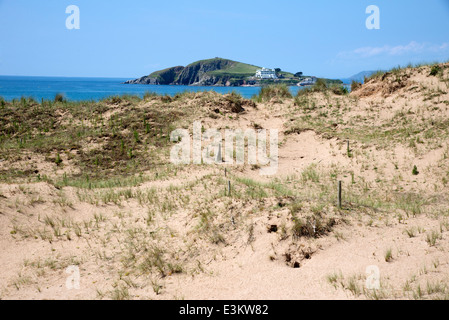 Größe Strand Dünen mit Blick auf Burgh Island und Bigbury am Meer South Devon England UK Stockfoto