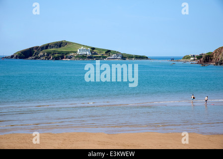 Größe Strand mit Blick in Richtung Burgh Island und Bigbury am Meer South Devon England UK For Sale in 2014 Stockfoto