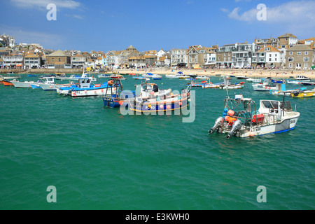 St Ives Hafen, Flut-Sommertag, West Cornwall, England, UK Stockfoto