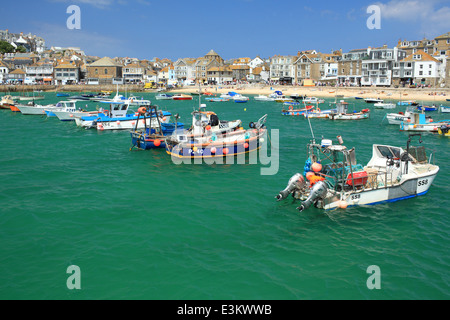 St Ives Hafen, Flut-Sommertag, West Cornwall, England, UK Stockfoto