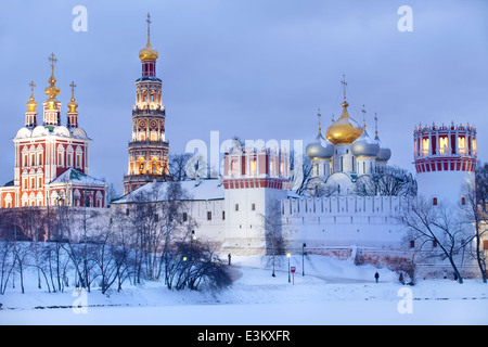 Winter-Blick auf Nowodewitschi-Kloster in Moskau, Russland Stockfoto