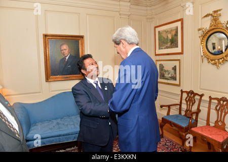 Secretary Kerry trifft sich mit Palau Präsident Tommy Remengesau, Jr. Stockfoto