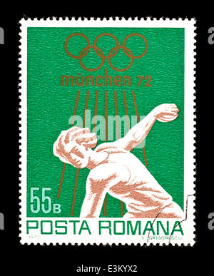 Briefmarke aus Rumänien Darstellung ein Diskuswerfer, ausgestellt für die Olympischen Sommerspiele 1972 in München. Stockfoto