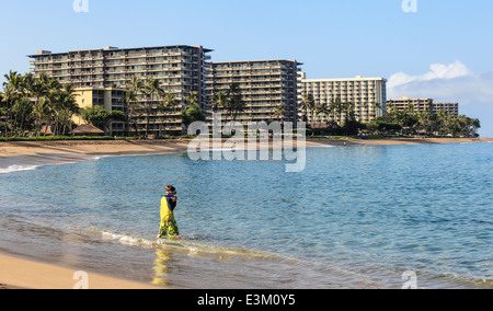 Junge am Kaanapali Beach auf Maui Stockfoto