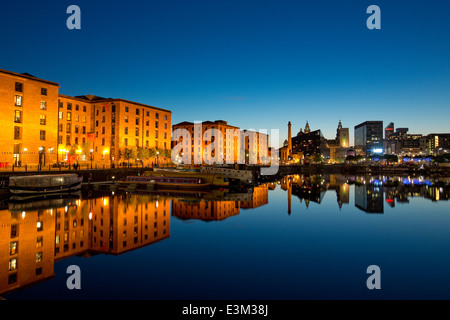 Salthouse und Albert Dock, Liverpool, Merseyside in der Nacht Stockfoto