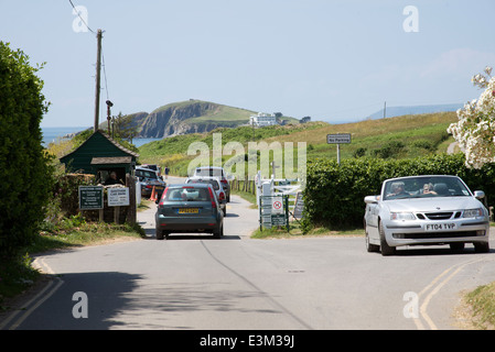 Eingang zum Bantham Strand auf dem Evans-Anwesen in der Nähe von Kingsbridge Devon England UK Blick in Richtung Burgh Island Stockfoto