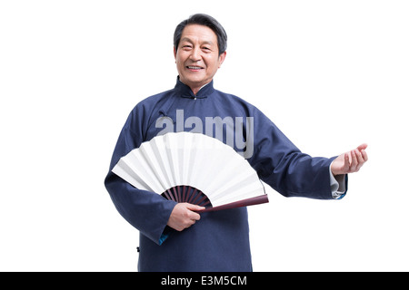 Glücklich senior Mann in traditioneller Kleidung Stockfoto