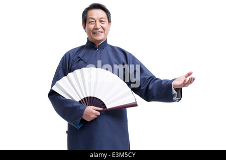 Glücklich senior Mann in traditioneller Kleidung Stockfoto