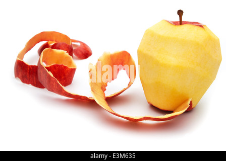 Apfel mit geschälten Haut auf weißem Hintergrund Stockfoto