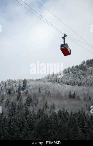 Eine Seilbahn für Gipfel der Aiguille du Midi in Chamonix, Frankreich Stockfoto