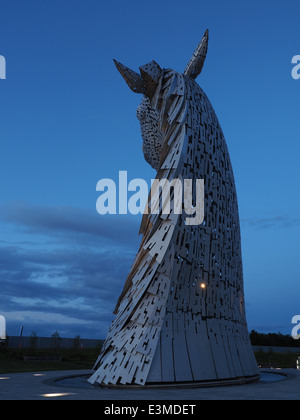 Eines der großartigen Kelpies Pferd Kopf Skulpturen, von Andy Scott entworfen.  Teil des Projekts "Helix" in Falkirk. Stockfoto