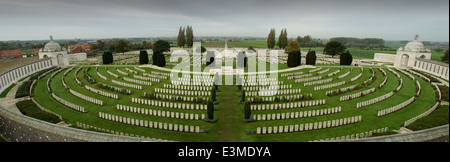 Tyne Cot WWI Friedhof (3587 Bestattungen) und Memorial (34949 Namen der fehlenden) bei Passchendaele, in der Nähe von Ypern, Aussätzigen, Belgien. Stockfoto