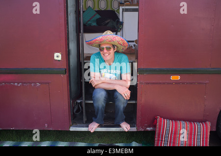 Reifer Mann beim Musikfestival Stockfoto