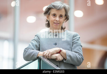 Berlin, Deutschland. 25. Juni 2014. Sonderbeauftragten des Generalsekretärs der Vereinten Nationen über Gewalt gegen Kinder Marta Santos Pais präsentiert den UNICEF-Bericht 2014 in Berlin, Deutschland, 25. Juni 2014. Foto: HANNIBAL/DPA/Alamy Live-Nachrichten Stockfoto