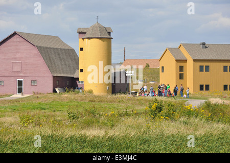 Im Prairie Wetlands Learning Center erfahren Kinder mehr über den Naturschutz und die wissenschaftliche Forschung, einschließlich Entenband und Umweltpädagogungsprogramme, die Jugendliche in praktische Aktivitäten einbinden. Stockfoto