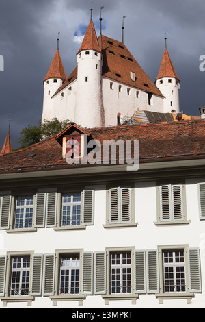 Schloss Thun gesehen vom Rathaus, Berner Oberland, Schweiz. Stockfoto