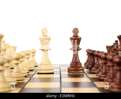 Schach-Könige und die anderen Bauern auf dem Schachbrett Stockfoto