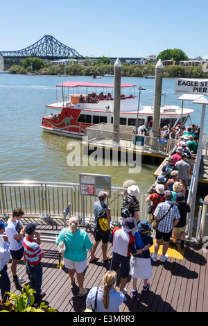 Brisbane Australien, Eagle Street Pier, Brisbane River, Story Bridge, Line, Queue, QueenslandFähren, Fähren, TransLink, Trans Link, Fährhafen, Cityhopper, f Stockfoto