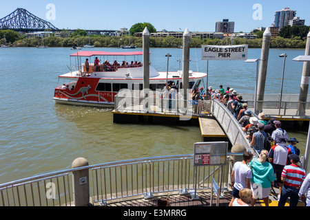 Brisbane Australien, Eagle Street Pier, Brisbane River, Story Bridge, Line, Queue, QueenslandFähren, Fähren, TransLink, Trans Link, Fährhafen, Cityhopper, f Stockfoto