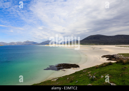 Blick über Den Sound von Taransay und Traigh Sheileboist Beach zu den Bergen von North Harris. Seilebost Outer Hebrides Western Isles Scotland UK Stockfoto