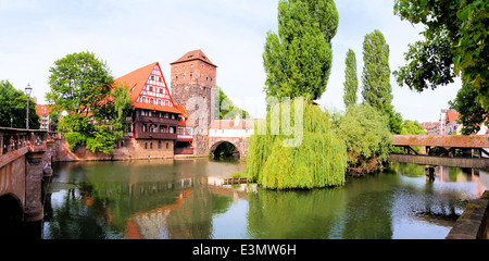 Panorama der mittelalterlichen Architektur am Fluss, Altstadt, Nürnberg, Deutschland Stockfoto